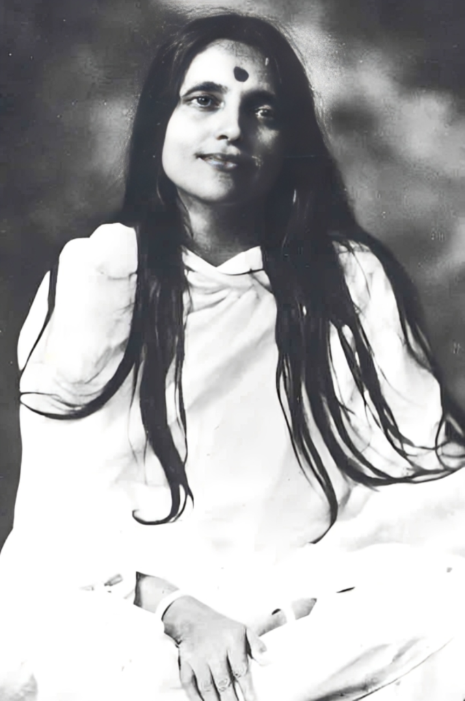 মা আনন্দময়ী
